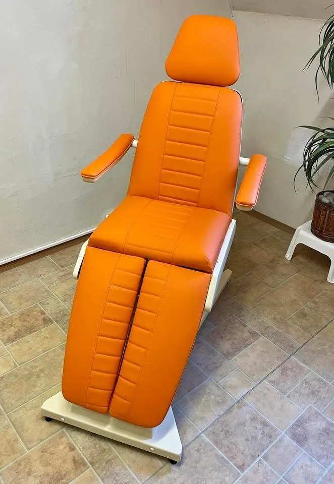 Kosmetické křeslo, oranžová koženka